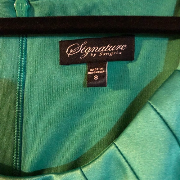 Signature by Sangria Green Dress - Picture 4 of 4